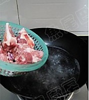 青橄榄猪骨汤的做法图解2