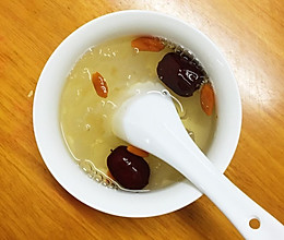 银耳枸杞红枣汤的做法