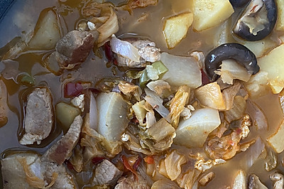 家常版辣白菜炖豆腐汤