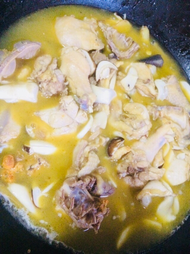 鲜！松茸鸡肉的做法