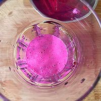 #在夏日饮饮作乐#超梦幻草莓火龙果奶昔的做法图解4