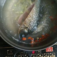 滋补鲫鱼汤的做法图解7