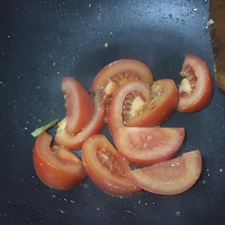【暗黑世界】番茄西兰花炒鸡胸肉的做法图解4