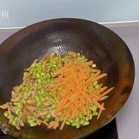 豆芽毛豆炒年糕的做法图解3