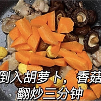 香菇板栗鸡翅煲的做法图解3