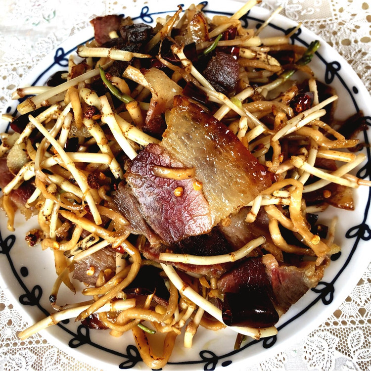 鱼腥草草炒腊肉的做法