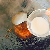 #暖冬酱在手，嗨吃部队锅#蟹粉狮子头的做法图解13