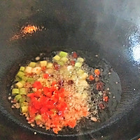 酸菜炒鸭血的做法图解4