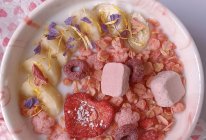 香蕉雪乳莓莓酸奶碗。的做法