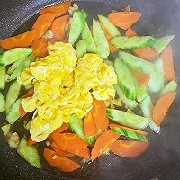 胡萝卜黄瓜炒鸡蛋的做法图解13