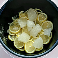 四季养生茶～～冰糖炖柠檬（电饭煲版）的做法图解3