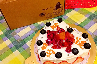奶油水果夹心生日蛋糕