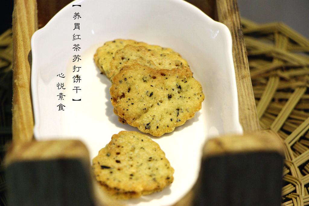 Stomach nourishing black tea powder soda biscuit