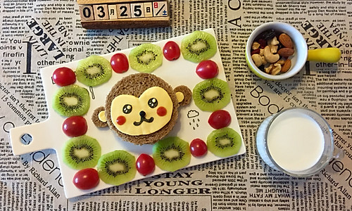 儿童早餐—小猴子照烧三文鱼蔬菜三明治的做法