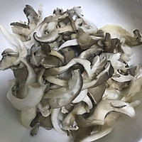 椒盐蘑菇的做法图解1