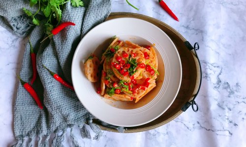 夏日清凉消暑食谱~凉拌麻辣藕片的做法