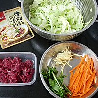 大喜大牛肉粉试用之:包菜丝炒牛肉的做法图解3
