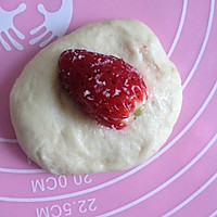 软糯香甜的草莓面包的做法图解1