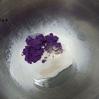 紫薯辣松贝果的做法图解1