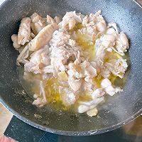够味牛蛙鸡翅煲的做法图解3
