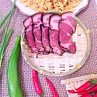 炒鸡下饭！萝卜干炒熏肉的做法图解1