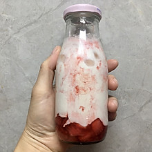 酸酸甜甜冰冰的霸气草莓牛奶