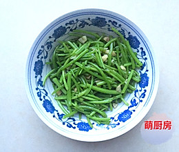 5分钟极简单快手晚餐炒素菜---蒜蓉蒿子杆的做法