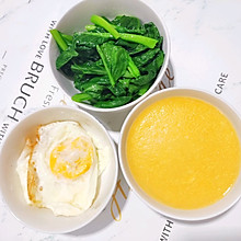 椰子油煎鸡蛋+玉米碎+青菜
