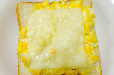 鸡蛋奶酪烤面包