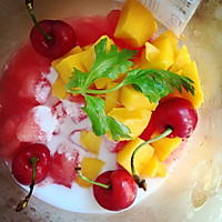 夏季自制冷饮西瓜芒果冰沙比吃雪糕营养多了的做法图解4