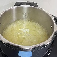 #食在幸福年 总有新花样#雪梨冰糖银耳汤的做法图解9
