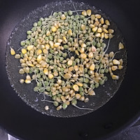 青豆玉米炒虾仁的做法图解3