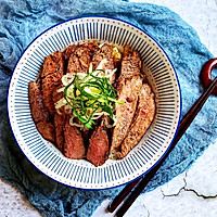还原《孤独的美食家》の牛排盖浇饭的做法图解12