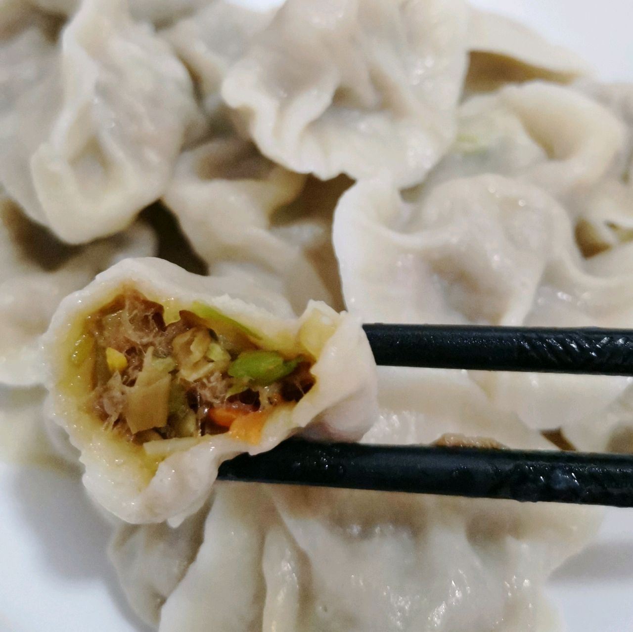 Boiled dumplings with beef tendon and meat filling