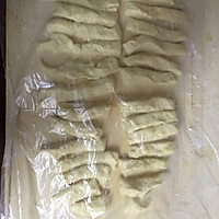 牛奶酥脆油条的做法图解5