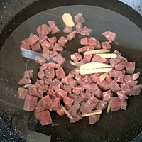 红烩牛肉的做法图解2