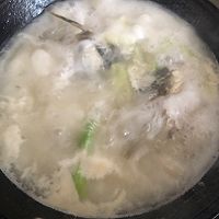 快手鲜美鱼头豆腐汤的做法图解4