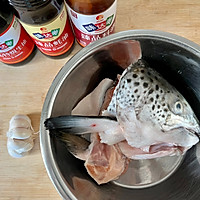 砂锅三文鱼头的做法图解1