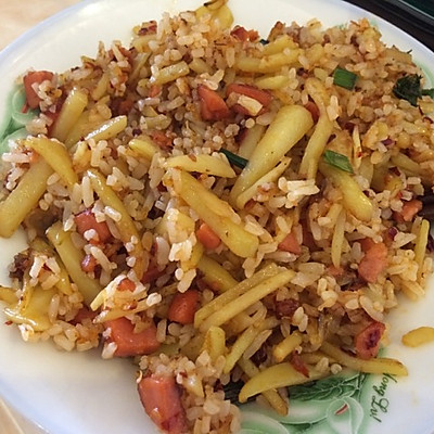 土豆火腿肠炒饭