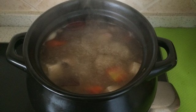 瓦罐鸡汤（无味精）的做法