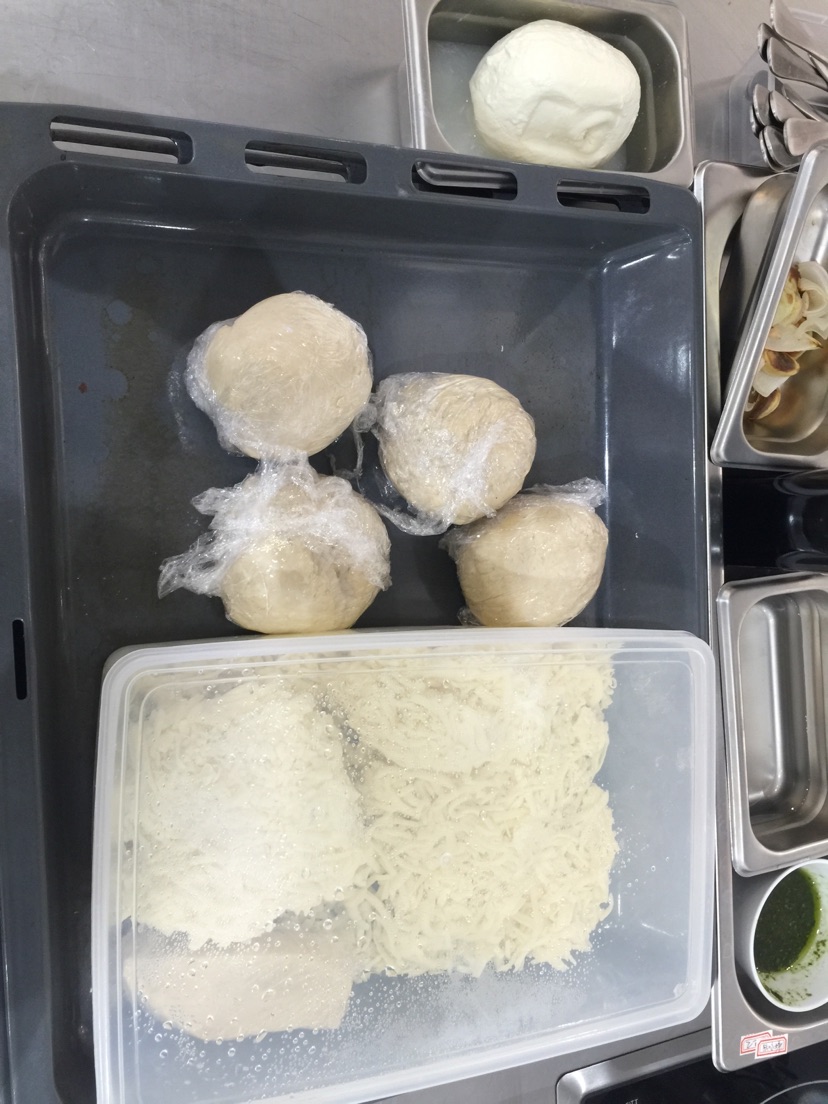 repperoni番茄蘑菇披萨的做法图解1