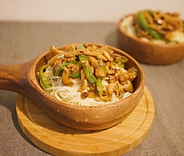 销魂厨房－茄子尖椒肉丝盖面的做法