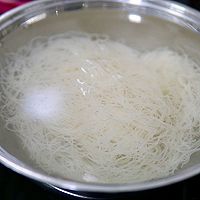 杂蔬炒米粉的做法图解1