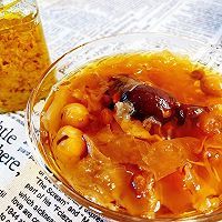 夏日冰爽解暑红枣银耳汤的做法图解5