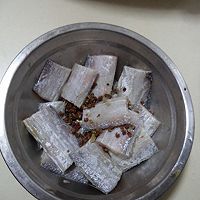 干煎带鱼的做法图解1