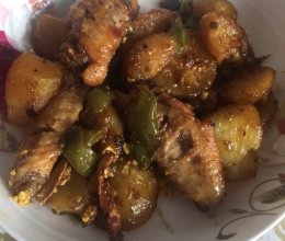 土豆炖鸡翅的做法