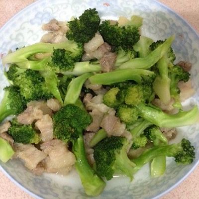 五花肉炒西兰花