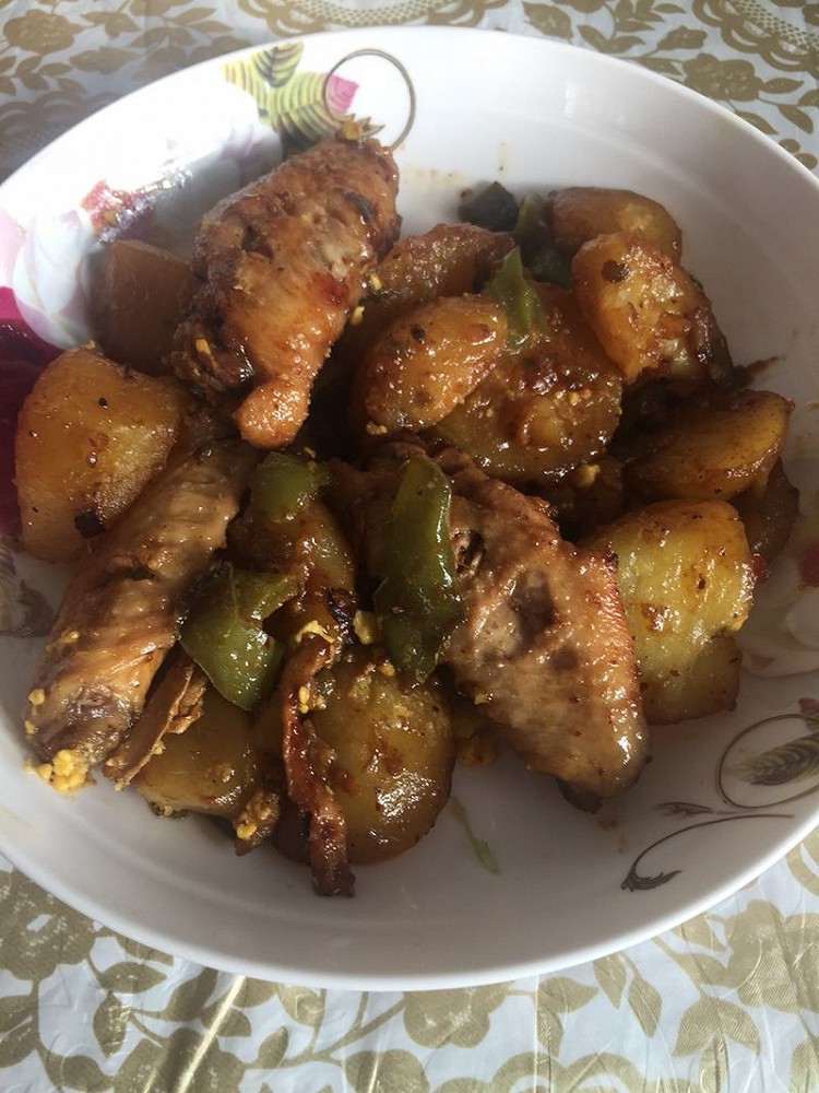 土豆炖鸡翅的做法