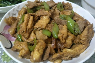 猪肉青椒炒油豆腐