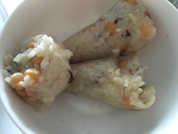 腊肉豌豆粽子的做法